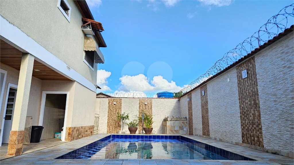 Casa à venda com 5 quartos, sendo 3 suítes,  no condomínio Colinas do Magarça, Rio de Janeiro - RJ