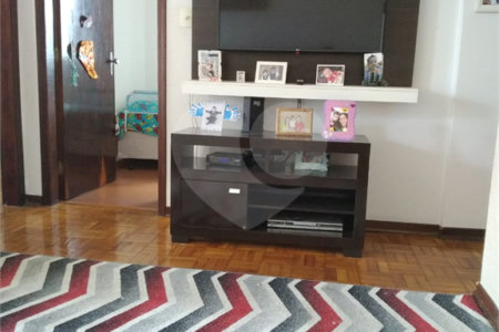 Casa Térrea com 3 dormitórios.