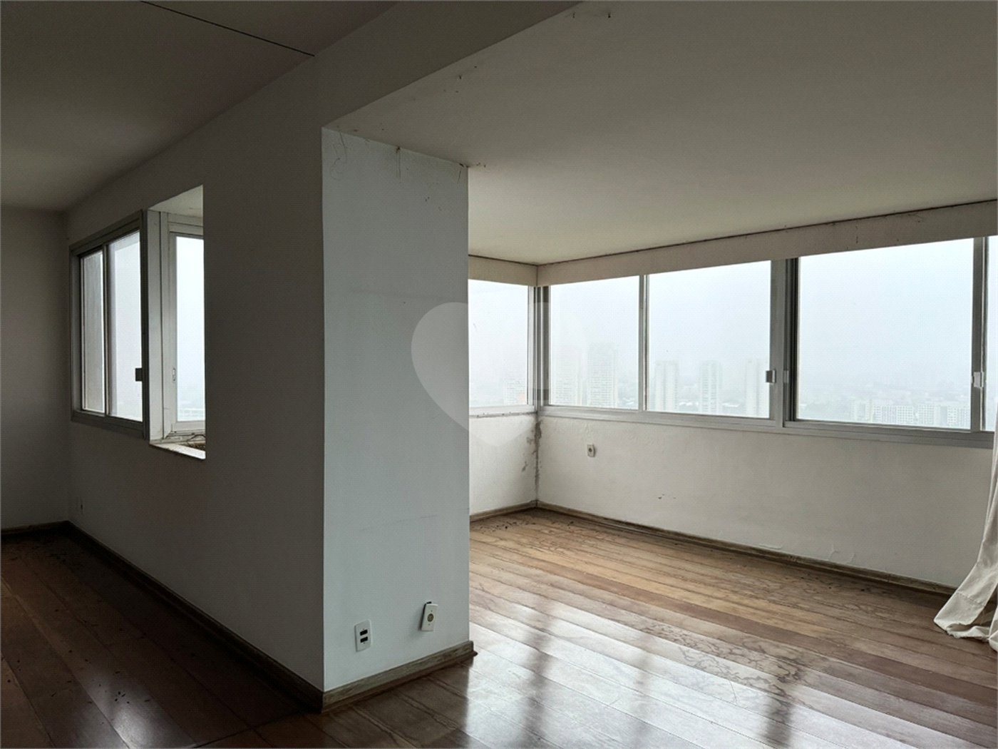 Apartamento à venda com 4 suítes em Jardim Marajoara, São Paulo, SP