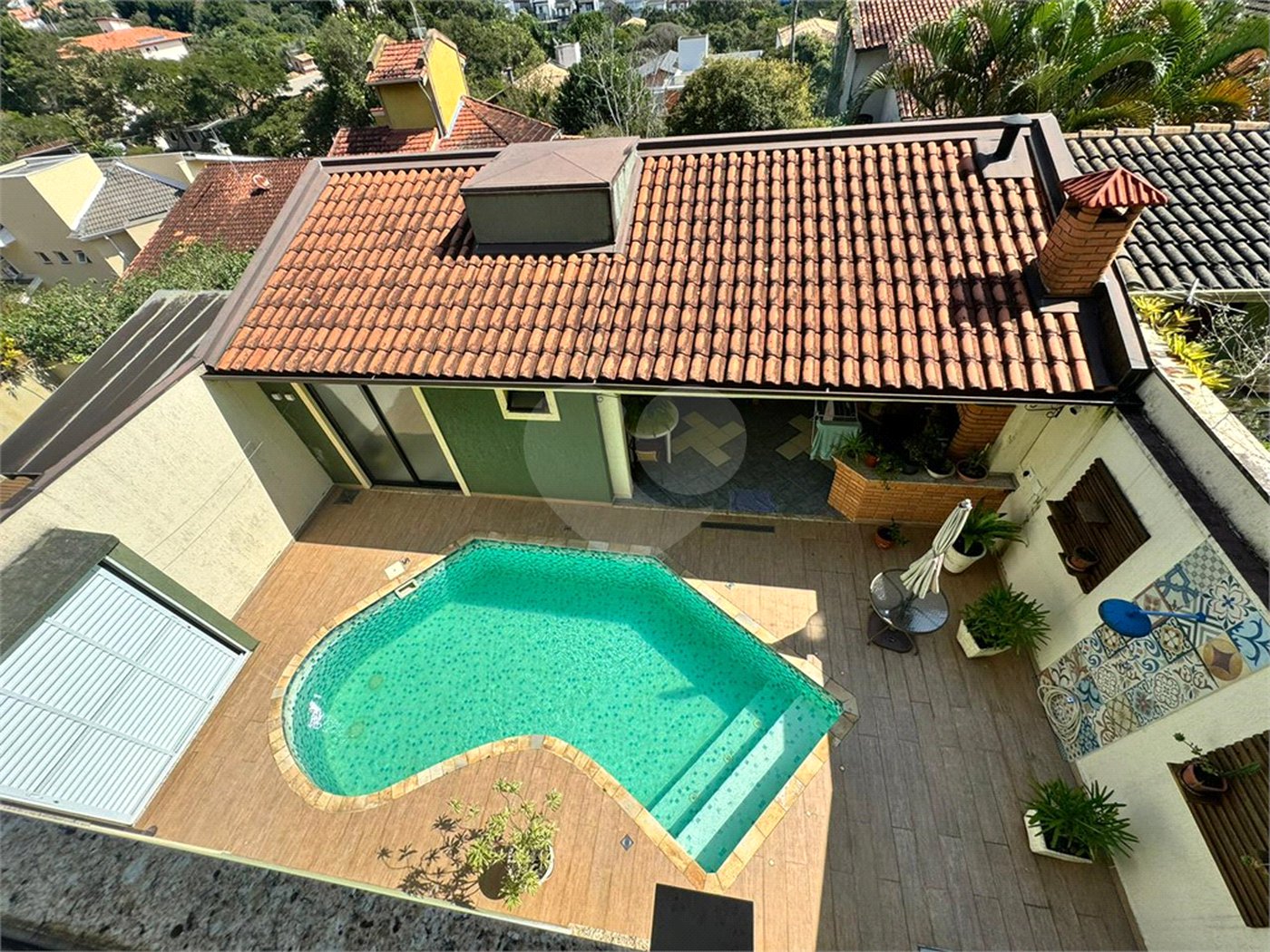 Casa à venda com 3 quartos, sendo 1 suíte, no condomínio Residencial Jardim das Flores 1510, Cotia - SP