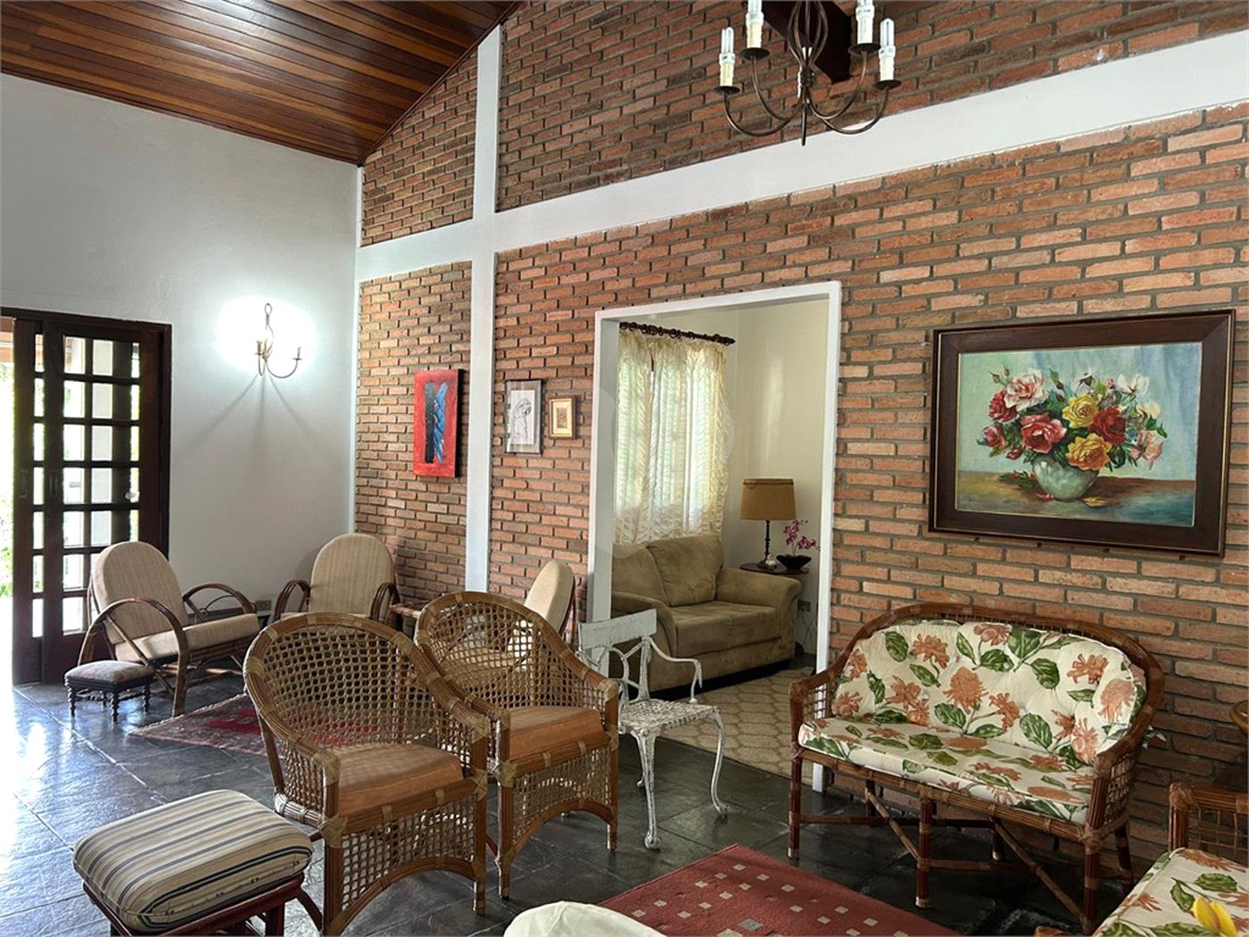 Casa à venda com 5 quartos, sendo 3 suítes, no condomínio Estância Marambaia, Vinhedo - SP