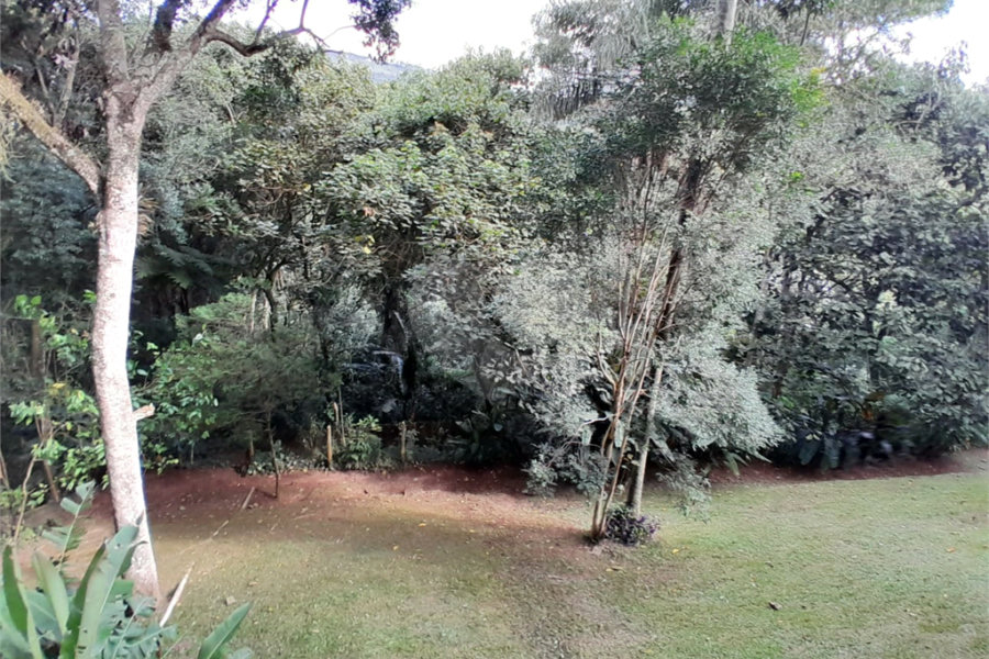 Sobrado à venda ou para alugar com 3 suítes em Serra da Cantareira, Mairiporã, SP