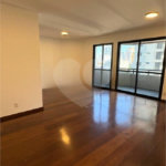 Apartamento à venda com 3 quartos, sendo 2 suítes, em Moema, São Paulo, SP