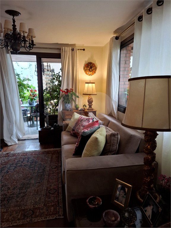 Apartamento à venda com 4 quartos, sendo 2 suítes,  em Brooklin Paulista, São Paulo, SP