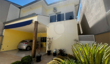 Casa à venda com 4 quartos, sendo 2 suítes,  em Vila Nastri, Itapetininga, SP