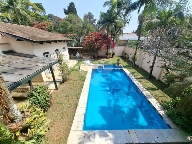 Casa à venda com 5 quartos, sendo 3 suítes,  em Alto da Boa Vista, São Paulo, SP