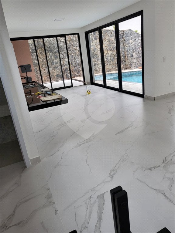 Casa à venda com 3 suítes no condomínio Hills, Arujá - SP
