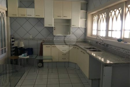 Casa à venda com 3 suítes em Vila Nastri, Itapetininga, SP