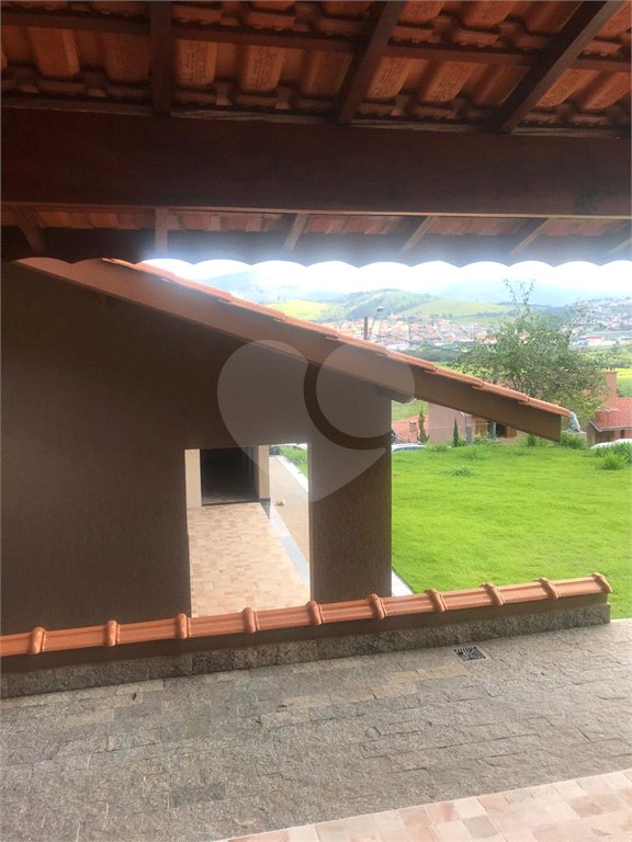 Casa à venda com 3 quartos, sendo 1 suíte,  no condomínio Marf II, Bom Jesus dos Perdões - SP