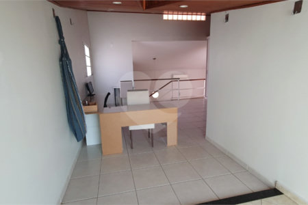 Casa à venda com 4 quartos, sendo 3 suítes, no condomínio Vila Inglesa, Sorocaba - SP