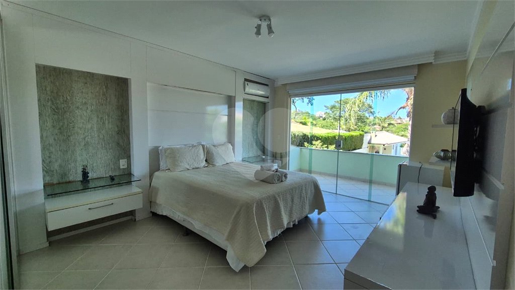 Casa à venda com 6 quartos, sendo 4 suítes, em Ferradura, Armação dos Búzios, RJ
