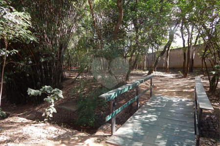 Casa à venda com 3 suítes no condomínio Recanto dos Paturis, Vinhedo - SP