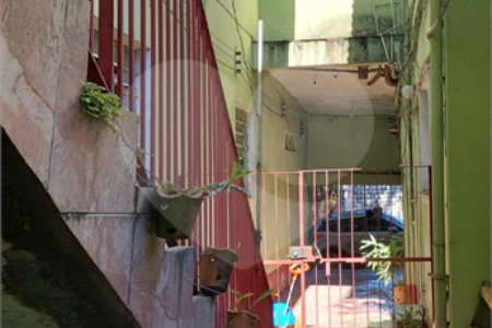 Sobrado à venda com 4 quartos em Vila Mira, São Paulo, SP