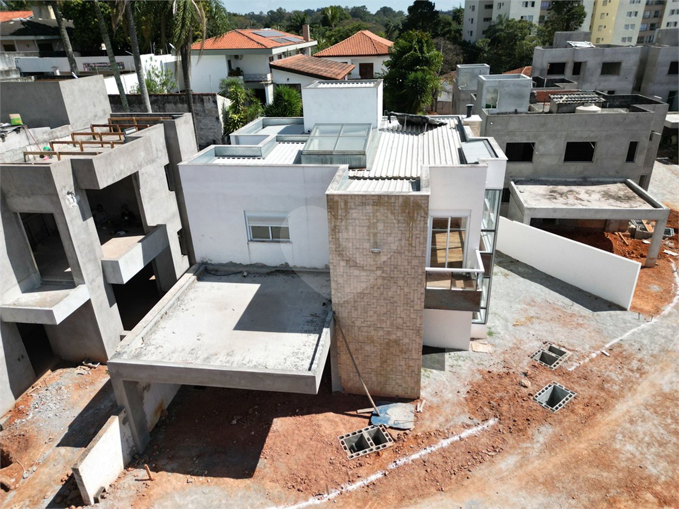Casa à venda com 4 quartos, sendo 2 suítes, no condomínio Residencial Floresta, São Paulo - SP