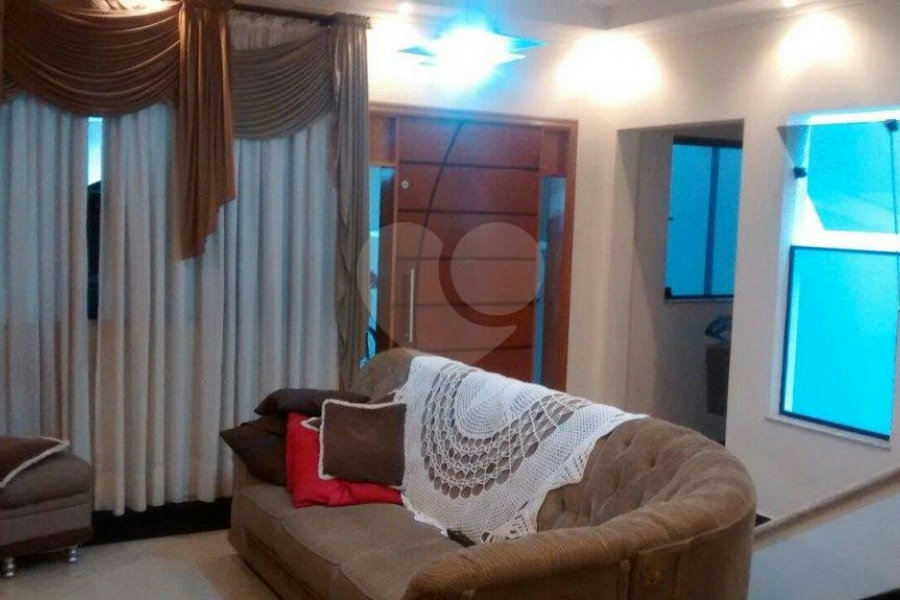 Sobrado à venda com 3 quartos, sendo 1 suíte, em Jardim Las Vegas, Guarulhos, SP