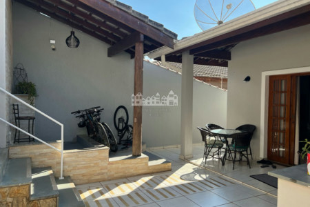 Casa à venda com 3 quartos, sendo 1 suíte,  em Retiro das Fontes, Atibaia, SP