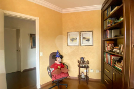 Casa à venda com 4 quartos, sendo 3 suítes, em Jardim Maia, Guarulhos, SP