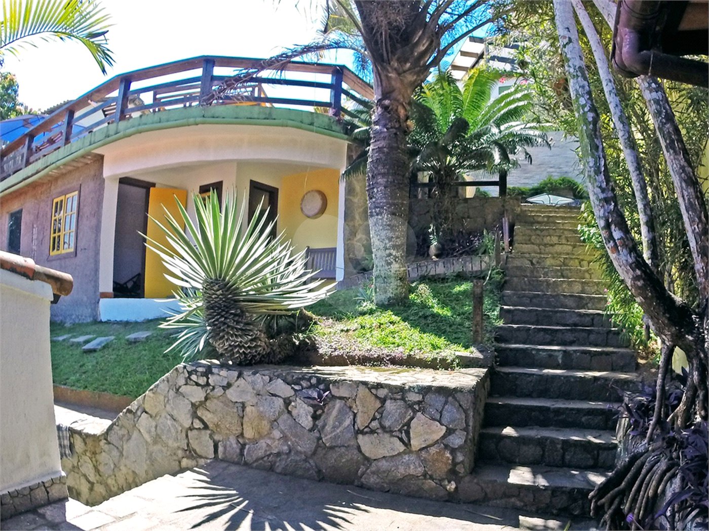 Casa à venda com 8 quartos, sendo 4 suítes, em Alto de Búzios, Armação dos Búzios, RJ