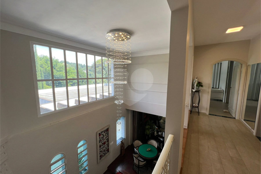 Casa à venda com 6 quartos, sendo 5 suítes, no condomínio Alpes da Cantareira, Mairiporã - SP