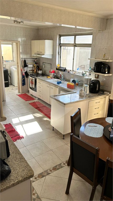 Sobrado à venda com 6 quartos, sendo 1 suíte,  em Sumarezinho, São Paulo, SP