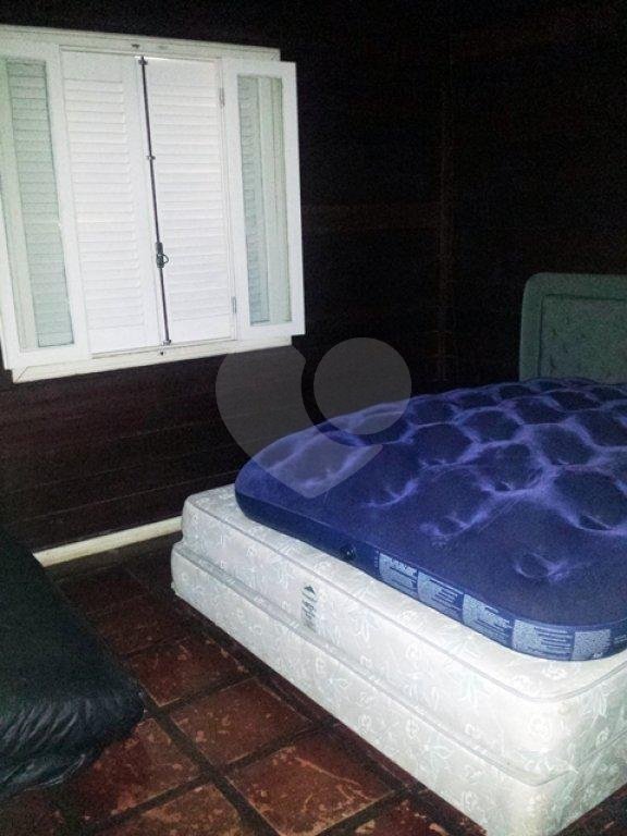 Casa à venda ou para alugar com 4 quartos, sendo 1 suíte, no condomínio Estrada Armando Barbosa ,6300, Mairiporã - SP