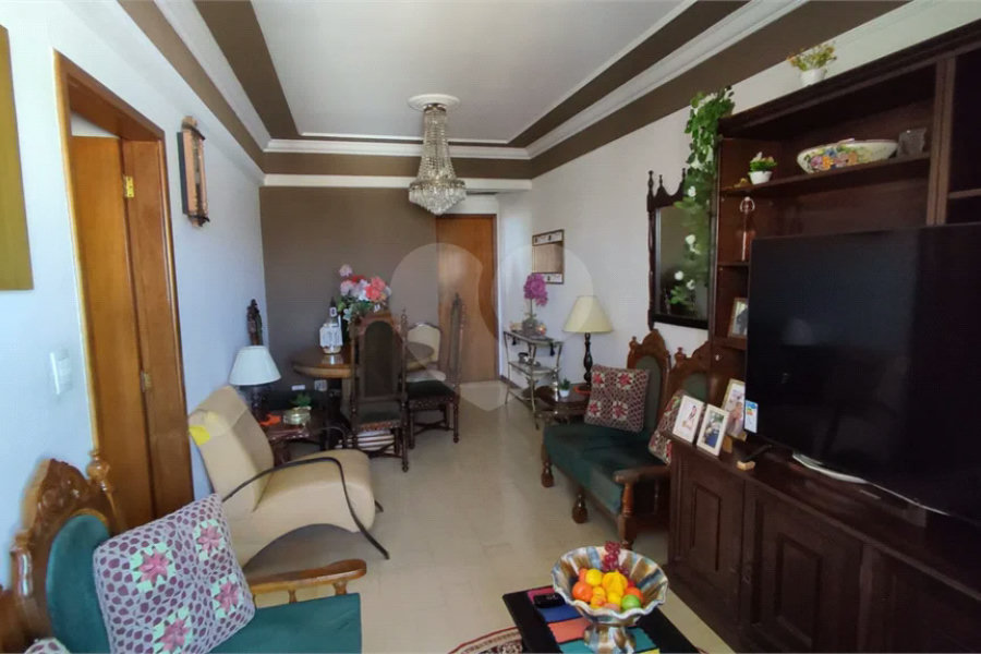 Vende-se apartamento de dois dormitórios no Edifício Marseille, no Centro de Piracicaba;