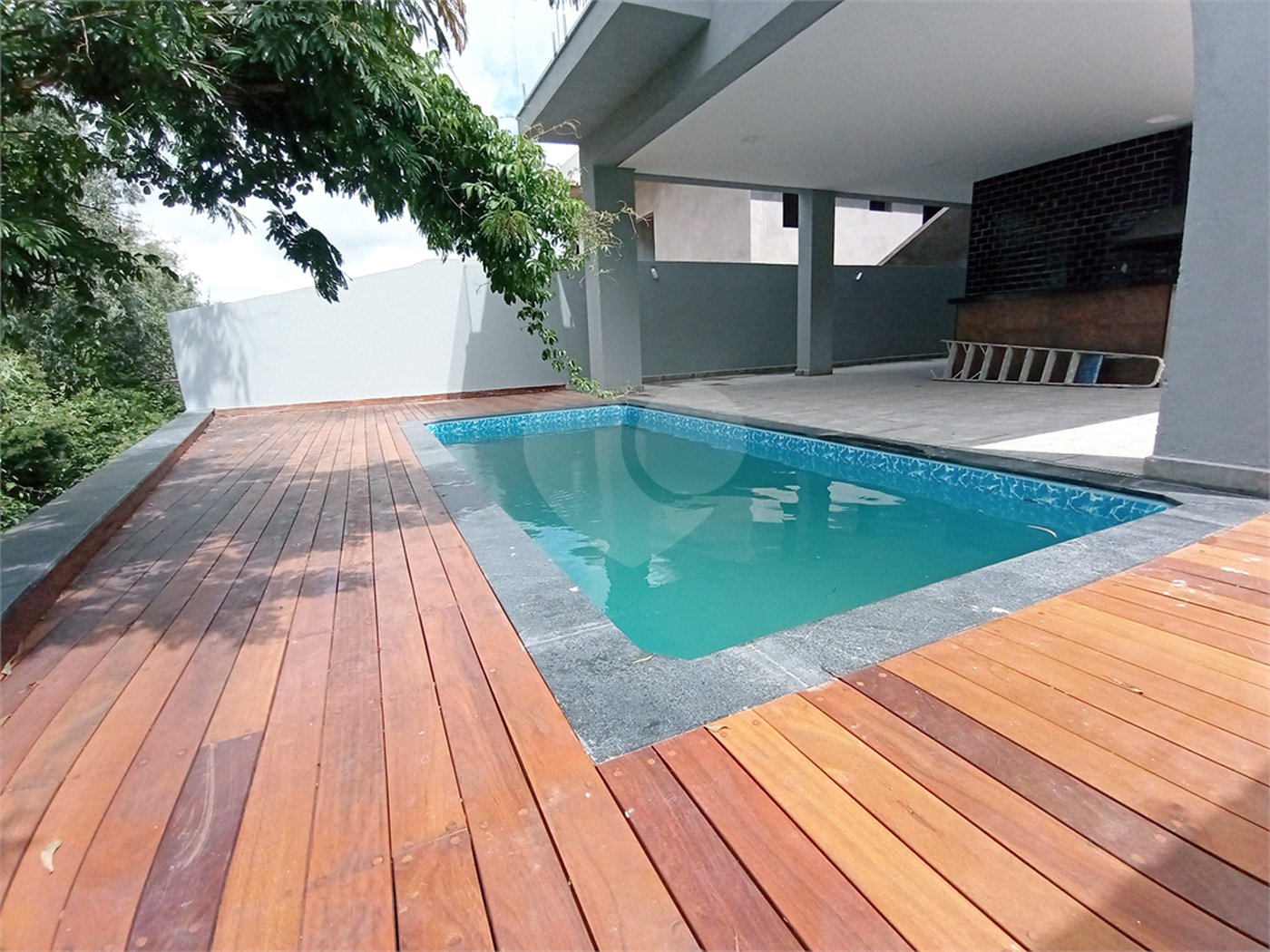 Casa à venda com 3 suítes no condomínio Reserva dos Jatobás, Louveira - SP