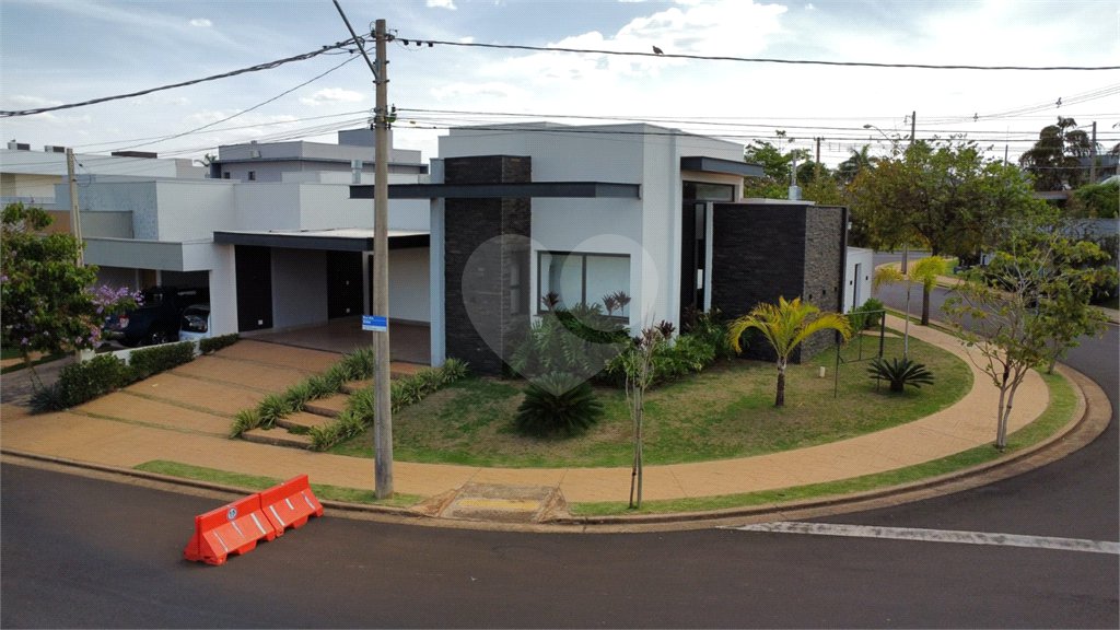 Casa à venda com 3 suítes em Residencial Village Damha III, Araraquara, SP
