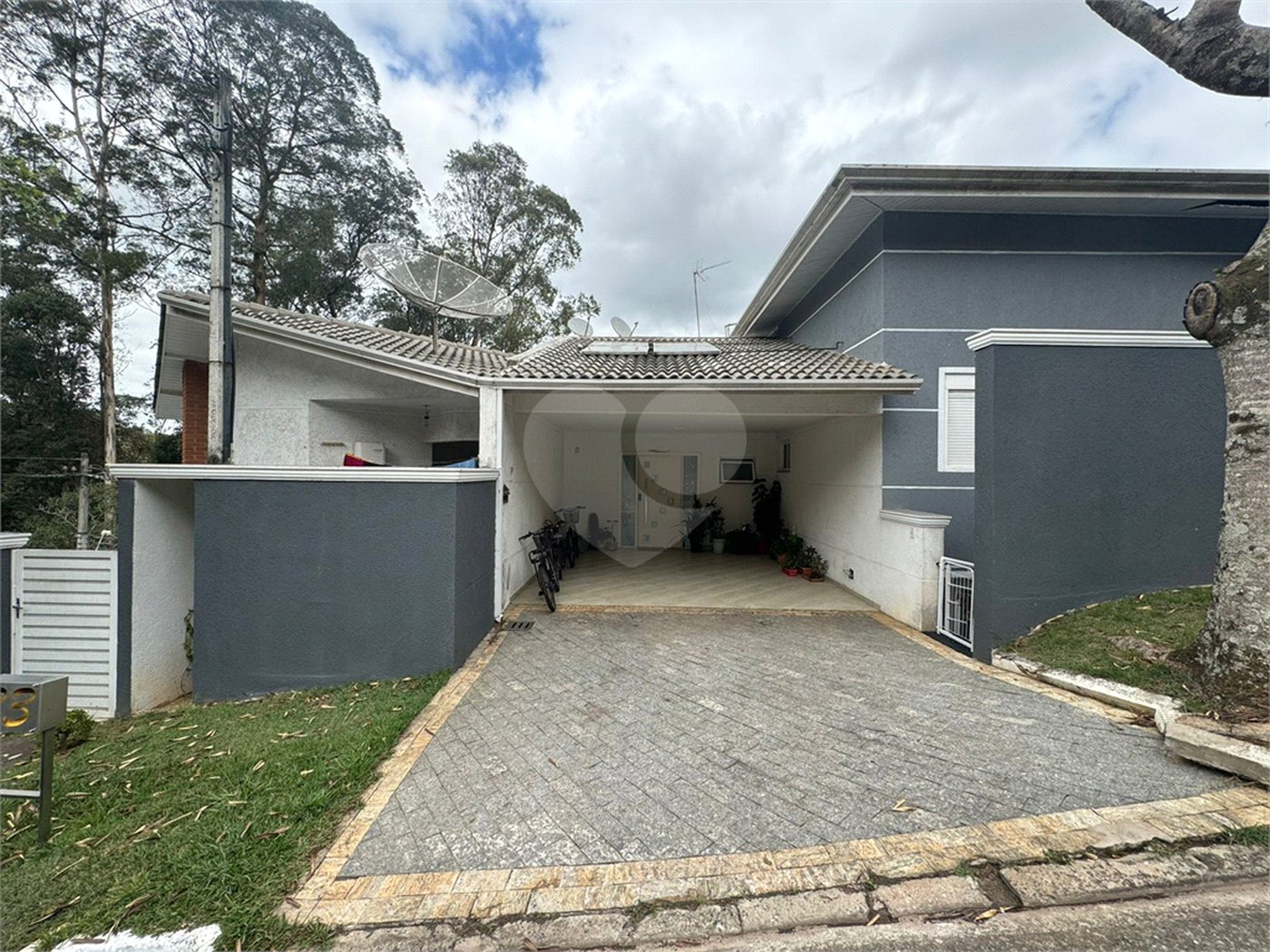 Casa à venda com 6 suítes no condomínio Arujá V, Arujá - SP