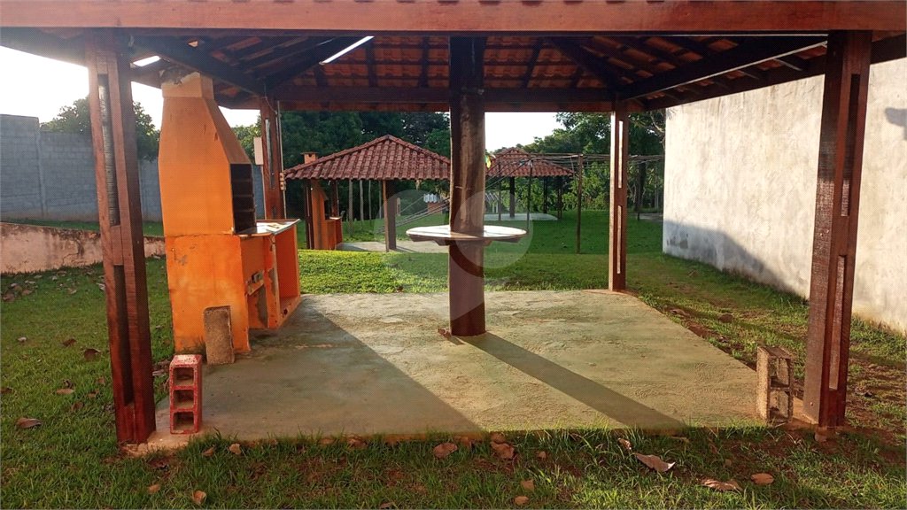 Casa à venda com 5 quartos, sendo 1 suíte, no condomínio Village da Serra, Araçoiaba da Serra - SP