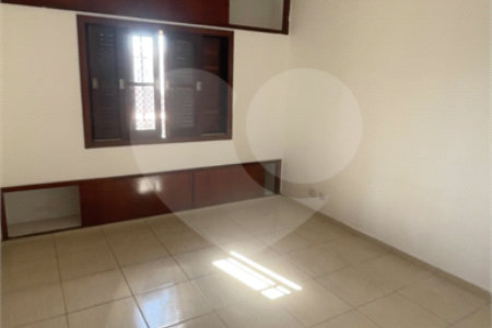Sobrado à venda com 4 quartos, sendo 1 suíte,  em Jardim Ester Yolanda, São Paulo, SP
