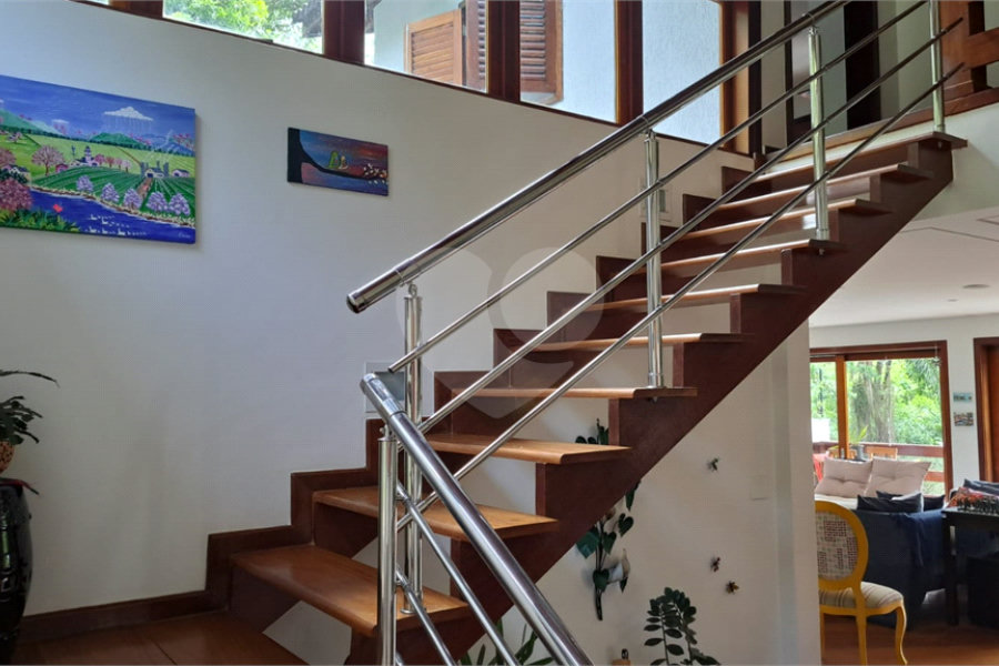 Casa à venda com 6 quartos, sendo 4 suítes, no condomínio Alpes da Cantareira, Mairiporã - SP