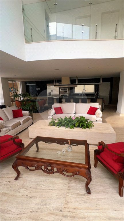 Casa à venda com 4 suítes no condomínio Villaggio Houda, São Paulo - SP