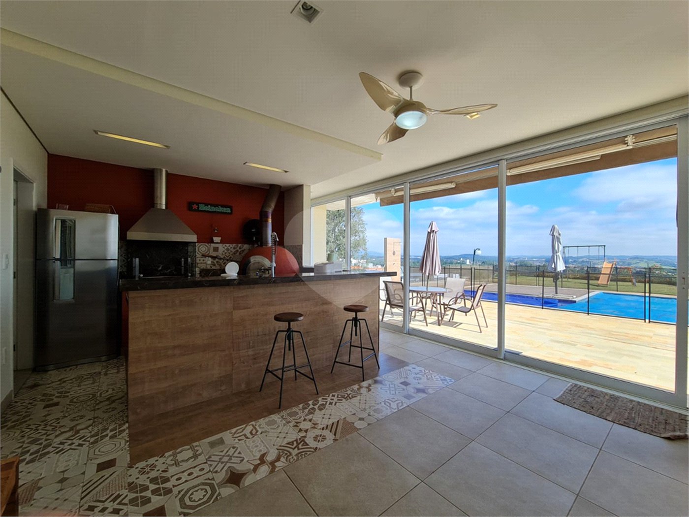 Casa à venda ou para alugar com 4 suítes no condomínio Residencial Jardim Primavera, Louveira - SP
