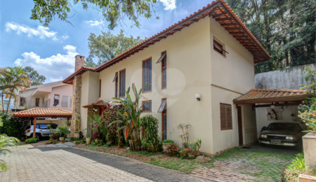 Casa à venda com 3 suítes no condomínio Canumá, São Paulo - SP