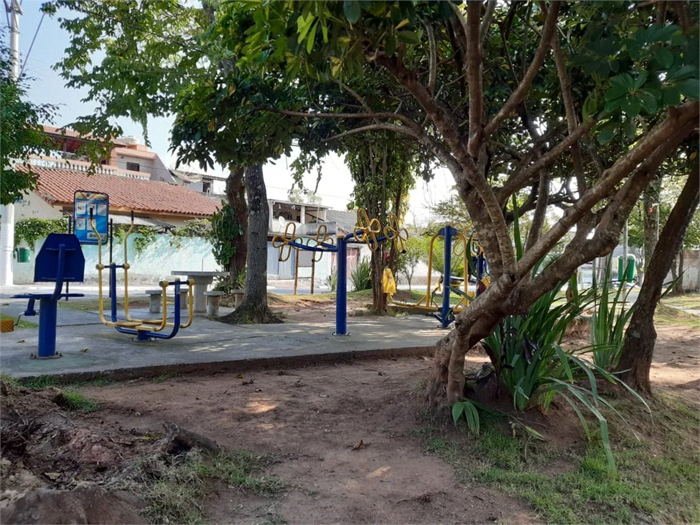 Casa Térrea à venda com 4 quartos em Vila Ernesto, São Paulo, SP