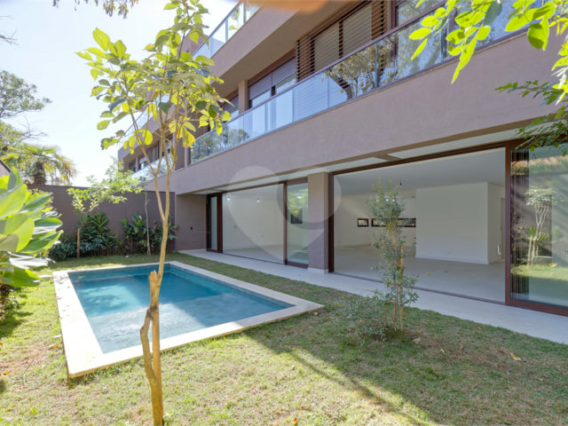 Casa à venda com 4 suítes no condomínio Casa Flora Badra, São Paulo - SP