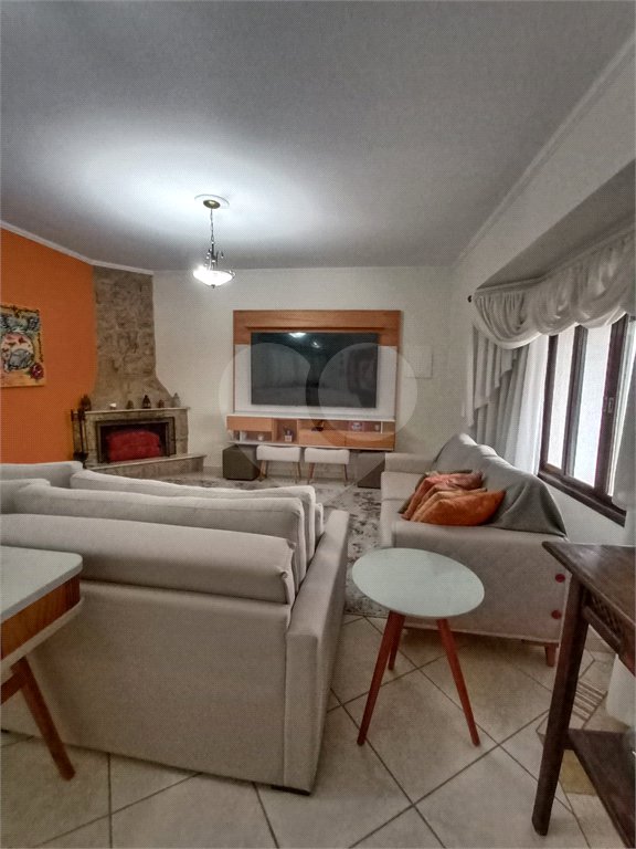 Casa à venda com 3 suítes no condomínio Aruã, Mogi das Cruzes - SP
