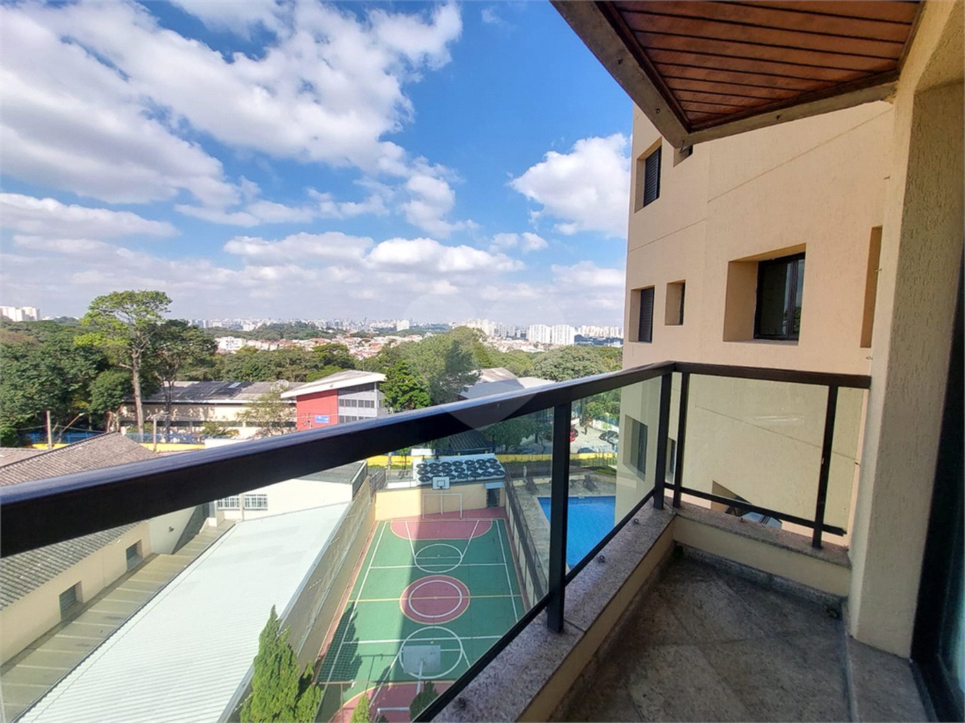 Apartamento à venda com 3 quartos, sendo 1 suíte, em Parque São Domingos, São Paulo, SP