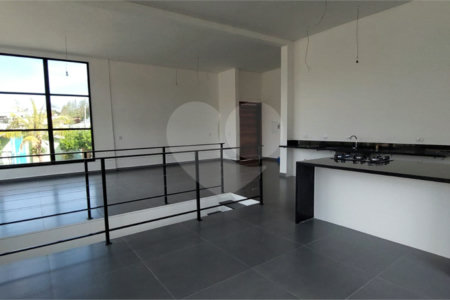 Casa à venda com 4 suítes no condomínio Figueira Garden, Atibaia - SP