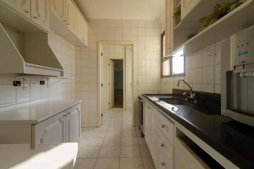 Apartamento à venda com 3 quartos, sendo 1 suíte,  em Vila Andrade, São Paulo, SP
