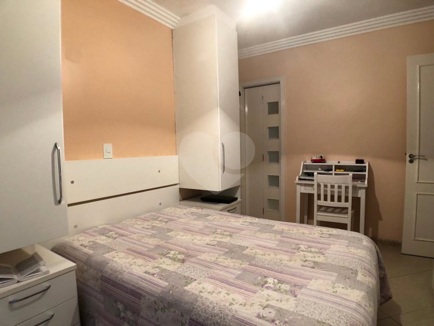 Casa à venda com 3 quartos, sendo 1 suíte, no condomínio Res Vista Verde, São Paulo - SP