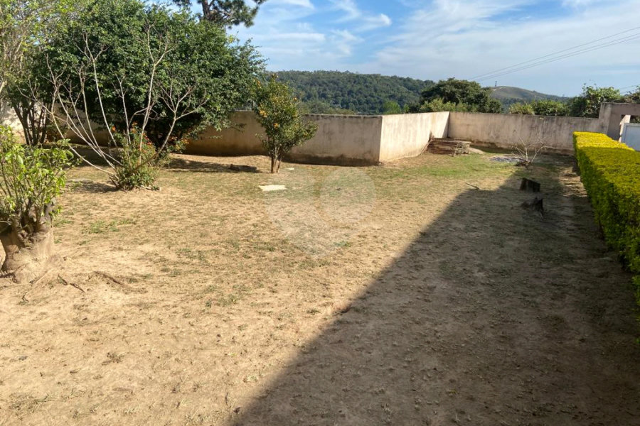 Casa à venda com 5 quartos, sendo 4 suítes, no condomínio Vilarejo Estoril, Mairiporã - SP