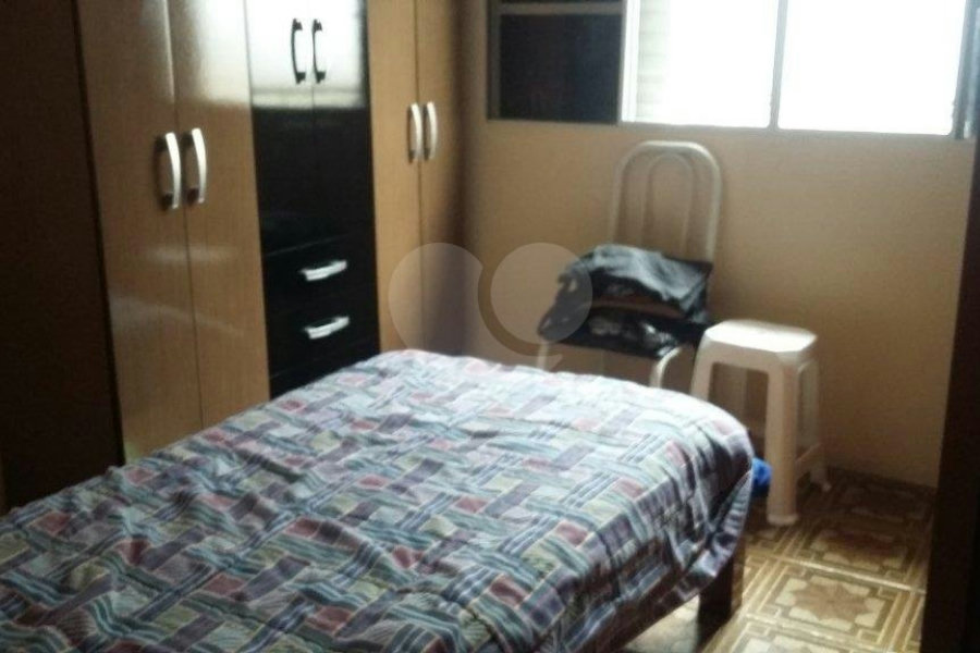 Sobrado à venda com 3 quartos em Parque Peruche, São Paulo, SP