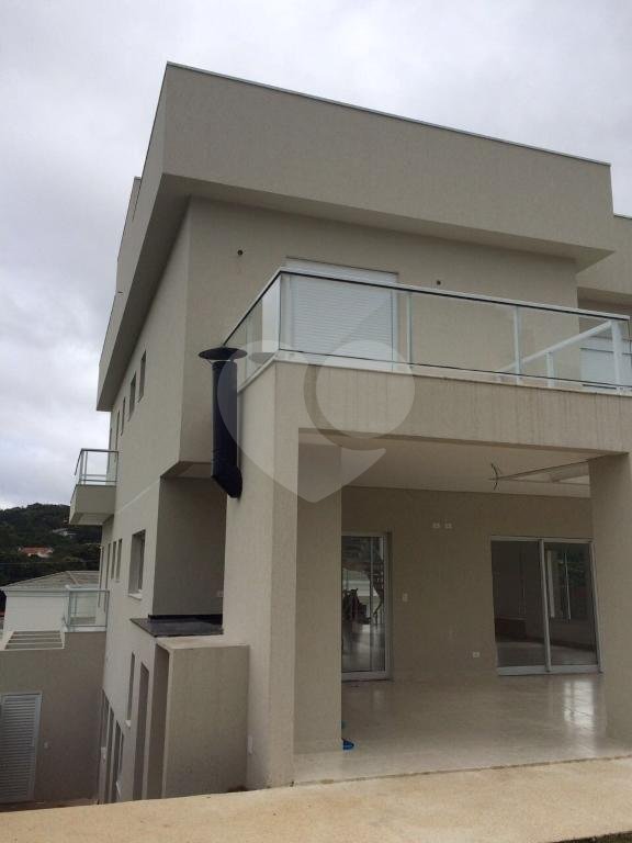 Casa à venda com 4 suítes no condomínio Santa Maria, Cotia - SP