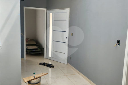 Casa à venda com 3 quartos, sendo 2 suítes, no condomínio Sollares, Araraquara - SP