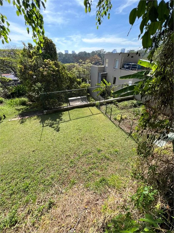 Terreno à venda no condomínio Jardim Vitória Régia, São Paulo - SP