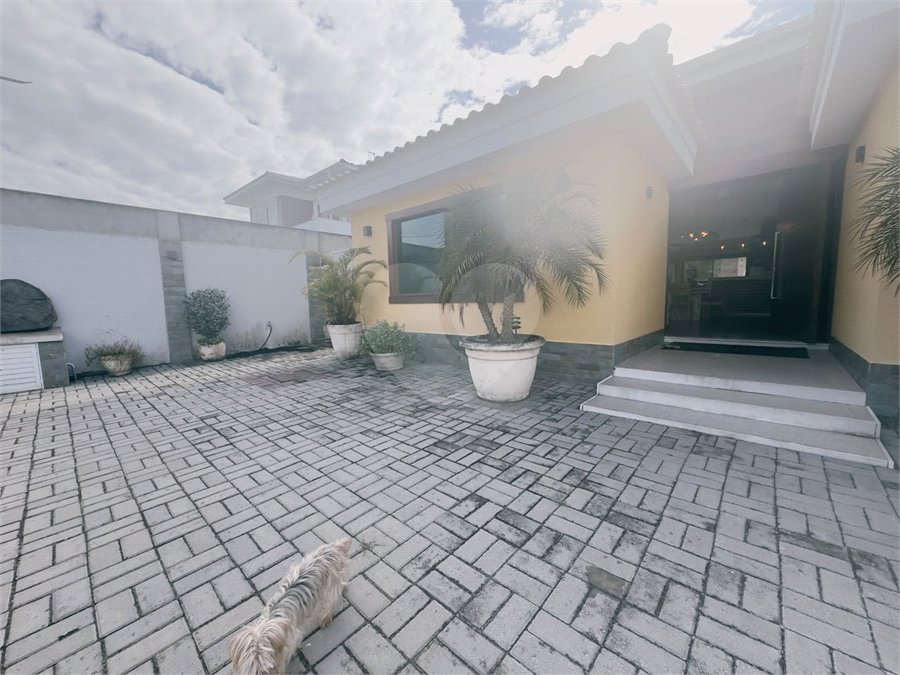 Casa em condomínio à venda com 4 quartos, sendo 2 suítes,  em Caravelas, Armação dos Búzios, RJ