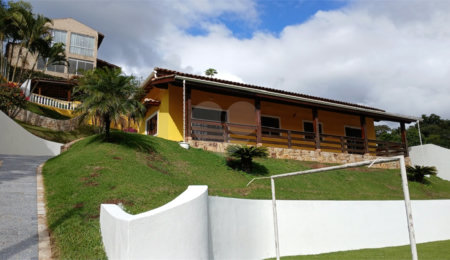 Casa em condomínio para alugar com 3 quartos, sendo 1 suíte, em Vila Petrópolis, Atibaia, SP