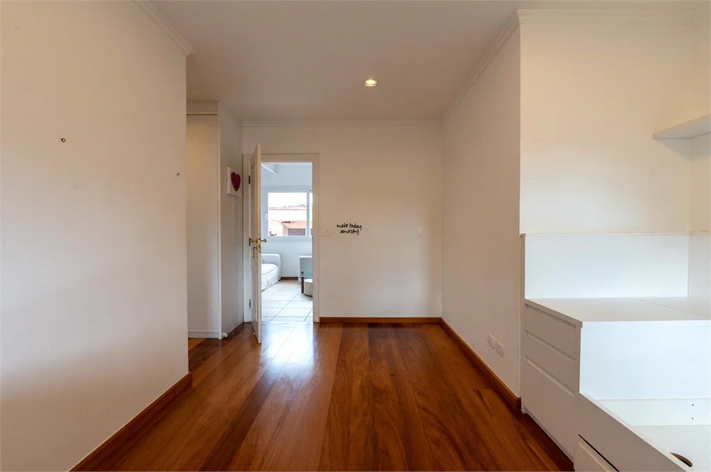 Casa à venda com 6 quartos, sendo 4 suítes,  em Morumbi, São Paulo, SP